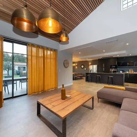 Maison Pour 10 Personnes Au Centre De Villa *